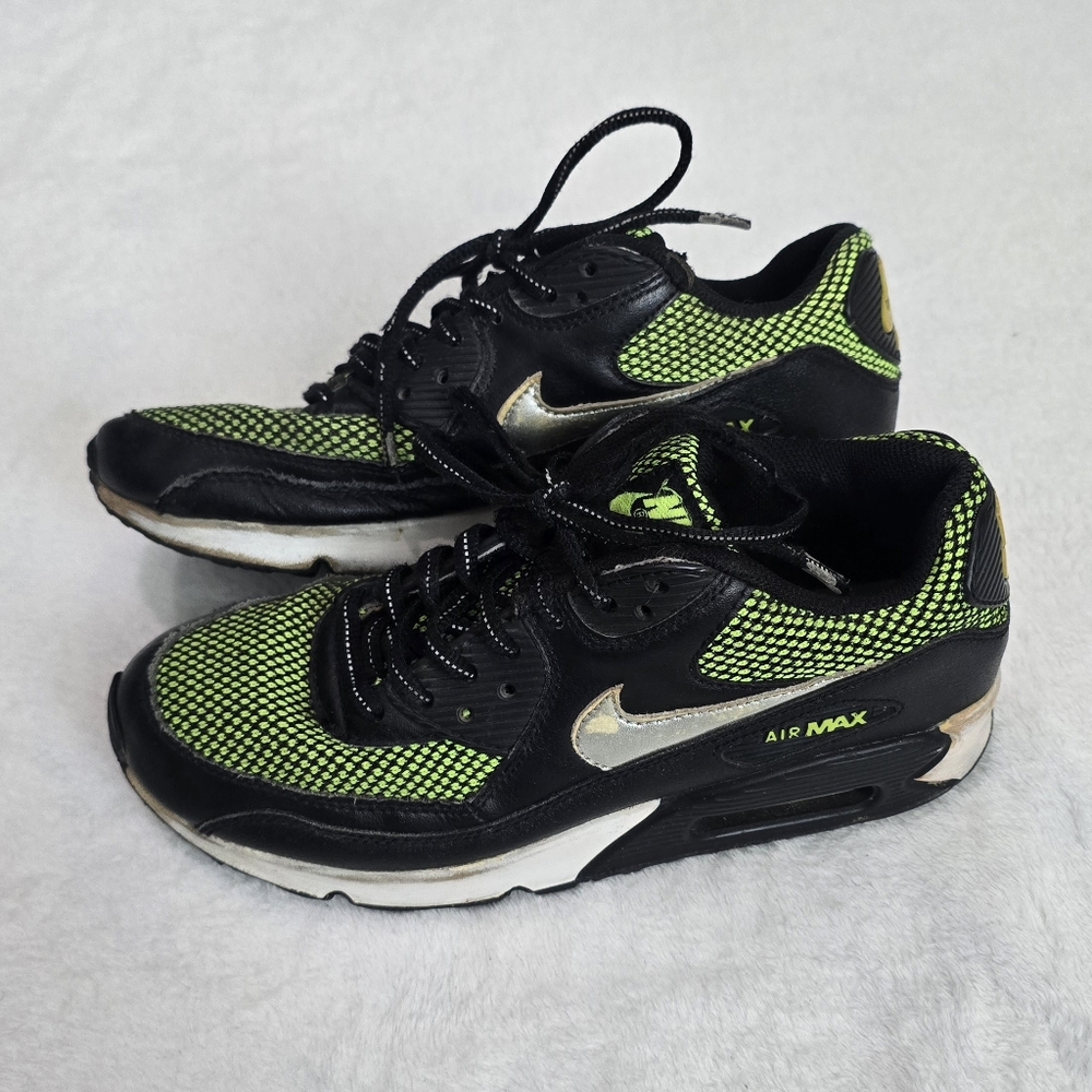 Boy's Nike Air Max Sneakers Active Shoes Size 6 Youth Green Black Running